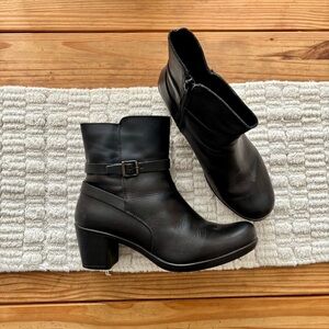 Andrea Boots Size 10